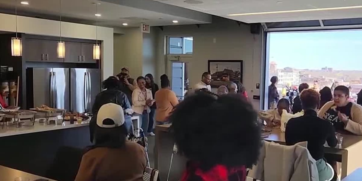 Black Business Tour highlights local shops ahead of Small Business Saturday Black Business Tour highlights local shops ahead of Small Business Saturday