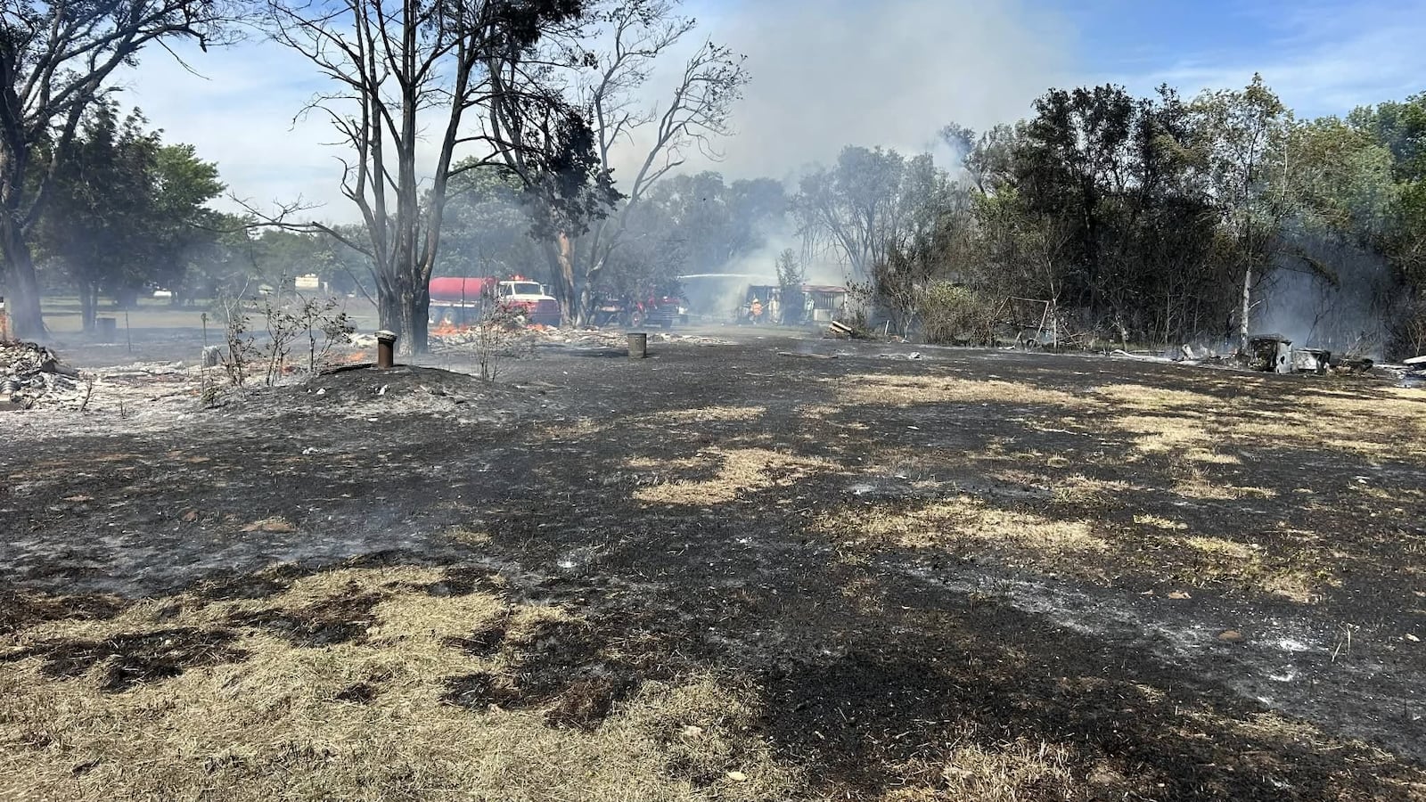 Fire quickly spreads, destroys structures in rural Sumner County community